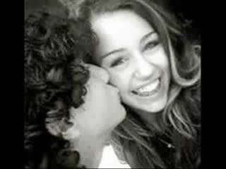 Miley_Cyrus_and_Nick_Jonas_kissing!!!!! 001_0001.jpg