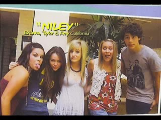 Miley_Cyrus_and_Nick_Jonas_kissing!!!!! 017_0001.jpg