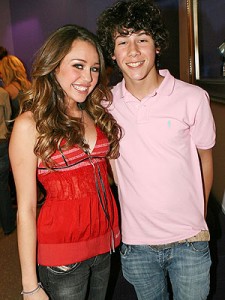 nick-jonas-miley-cyrus-7d8.jpg